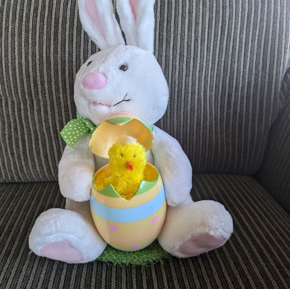 Hallmark Rockin Rabbit Easter bunny musical animated spring chick plush - Picture 2 of 3